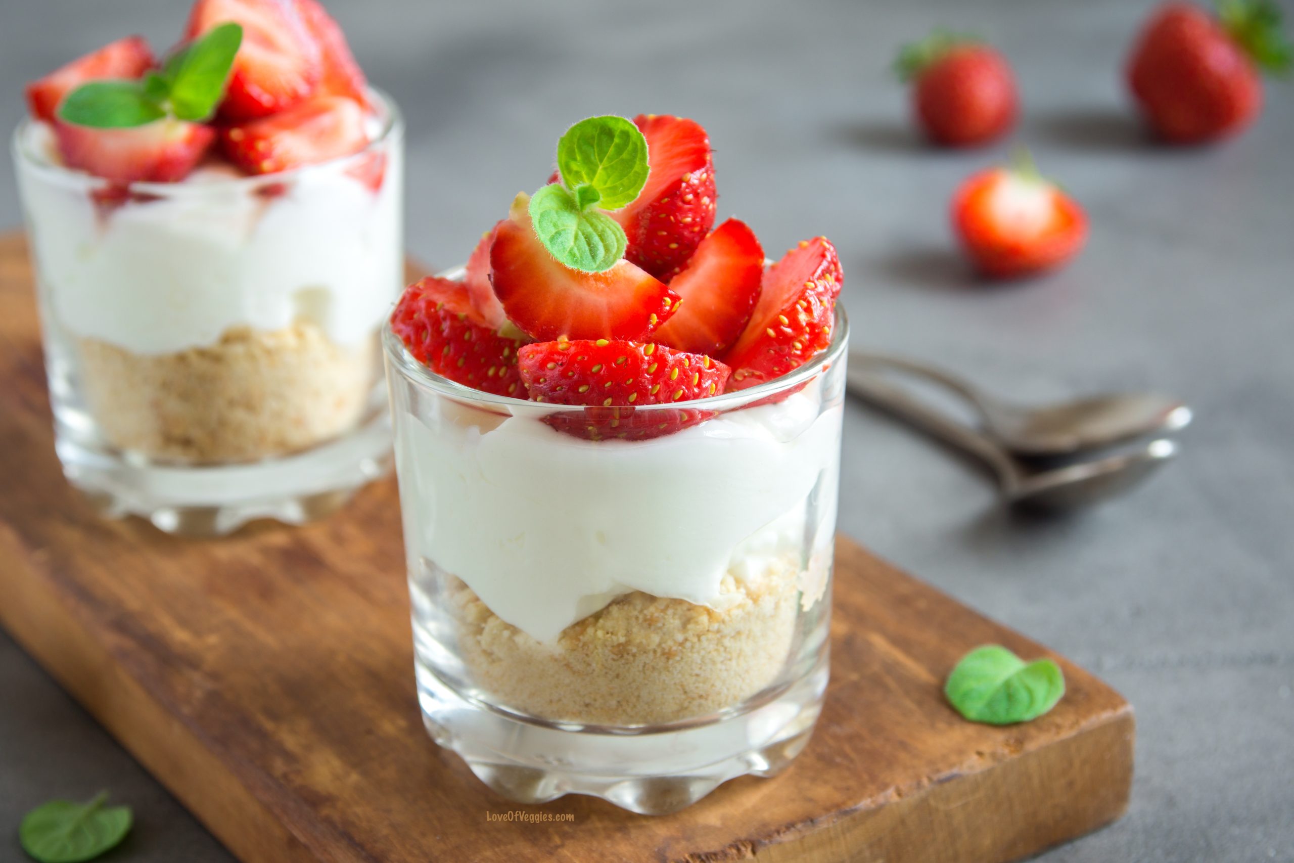 Vegan Cheesecake Cups (NO BAKE!)